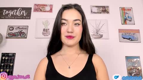 Snapshot of olivia22love chatting on 11/01/25, 11:18 ..................................... 500 am- 1200 pm GMT-5 online show from 11/01/25, 11:18