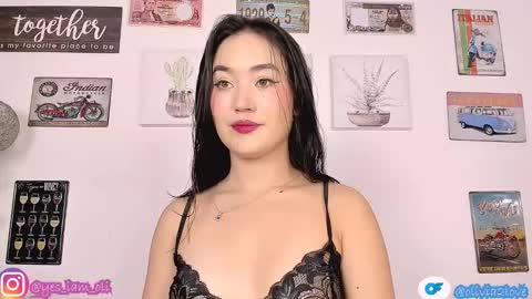 Snapshot of olivia22love chatting on 11/03/25, 03:57 ..................................... 500 am- 1200 pm GMT-5 online show from 11/03/25, 03:57