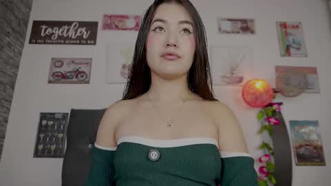 Snapshot of olivia22love chatting on 02/04/26, 12:33 ..................................... 500 am- 1200 pm GMT-5 online show from 02/04/26, 12:33