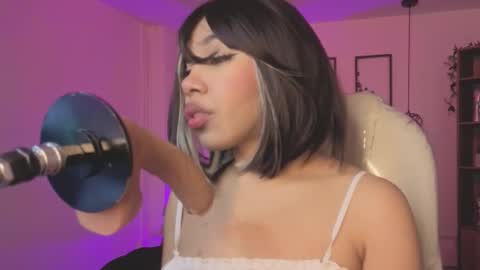 Olivia online show from 09/28/25, 05:13