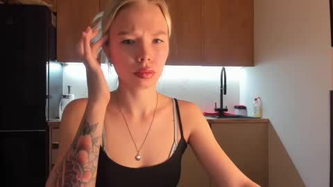 Olivia 3 online show from 12/29/24, 09:30