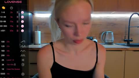 Snapshot of olivia_bells chatting on 05/22/26, 09:09 Olivia 3 online show from 05/22/26, 09:09