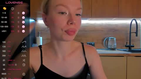 Snapshot of olivia_bells chatting on 05/28/26, 09:12 Olivia 3 online show from 05/28/26, 09:12
