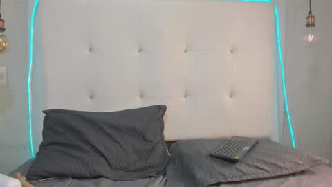  olivia  online show from 12/01/25, 07:41