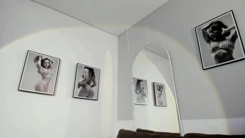 Snapshot of olivia_collisn chatting on 05/05/26, 11:18 Olivia Collins online show from 05/05/26, 11:18