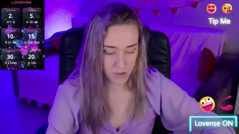 Snapshot of olivia_daze chatting on 10/19/25, 08:20 olivia_daze online show from 10/19/25, 08:20