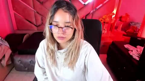  OLIVIA  online show from 11/04/25, 03:27