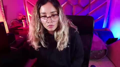  OLIVIA  online show from 11/21/25, 03:38