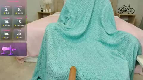 Snapshot of olivia_k_ chatting on 09/29/25, 12:16 Olivia Hi guys Follow me online show from 09/29/25, 12:16