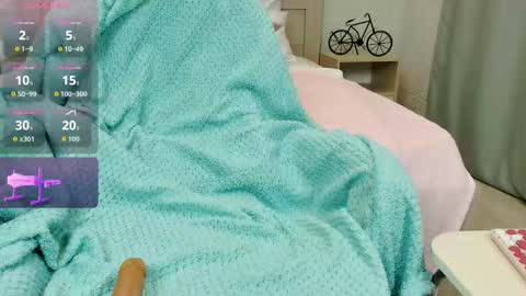 Snapshot of olivia_k_ chatting on 10/06/25, 12:19 Olivia Hi guys Follow me online show from 10/06/25, 12:19