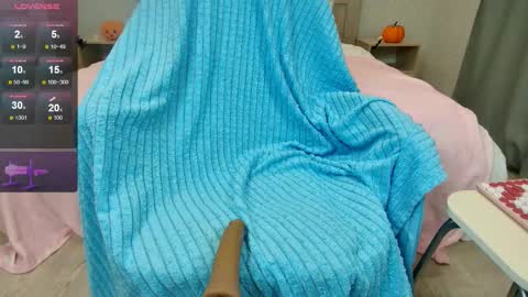 Snapshot of olivia_k_ chatting on 11/04/25, 06:12 Olivia Hi guys Follow me online show from 11/04/25, 06:12