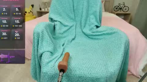 Snapshot of olivia_k_ chatting on 11/24/25, 12:10 Olivia Hi guys Follow me online show from 11/24/25, 12:10