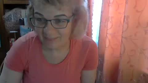 Snapshot of olivia_mia25 chatting on 05/20/26, 10:21 Olivia Mia online show from 05/20/26, 10:21
