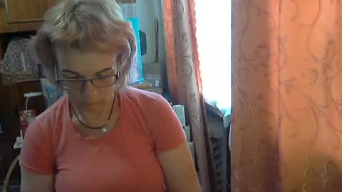 Snapshot of olivia_mia25 chatting on 06/28/26, 11:05 Olivia Mia online show from 06/28/26, 11:05