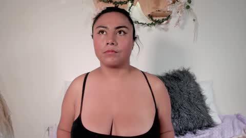 Snapshot of olivia_morrys chatting on 12/19/24, 10:10 Olivia happyness online show from 12/19/24, 10:10