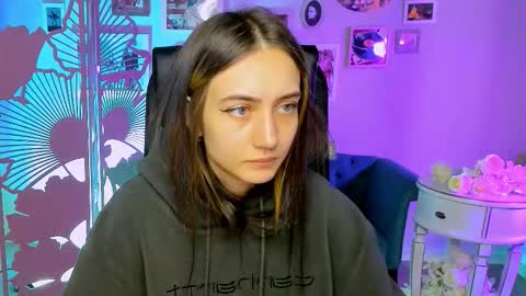 Snapshot of olivia_norton_ chatting on 09/26/25, 12:53 olivia_norton_ online show from 09/26/25, 12:53