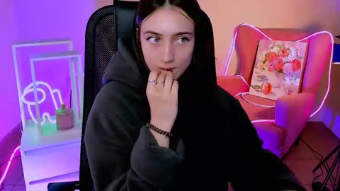 Snapshot of olivia_norton_ chatting on 09/30/25, 12:32 olivia_norton_ online show from 09/30/25, 12:32