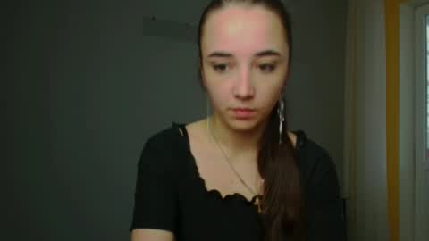 Snapshot of olivia_oliv chatting on 12/12/24, 08:03 Olivia online show from 12/12/24, 08:03