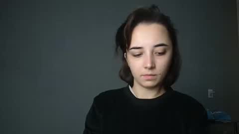 Snapshot of olivia_oliv chatting on 10/25/25, 10:45 Olivia online show from 10/25/25, 10:45