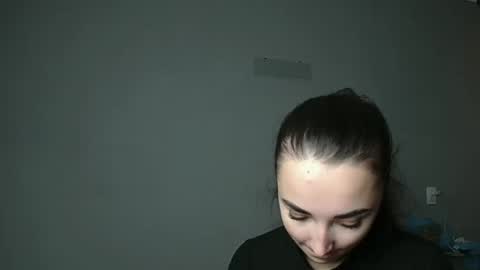 Snapshot of olivia_oliv chatting on 12/13/25, 09:09 Olivia online show from 12/13/25, 09:09