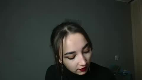 Snapshot of olivia_oliv chatting on 12/16/25, 01:27 Olivia online show from 12/16/25, 01:27