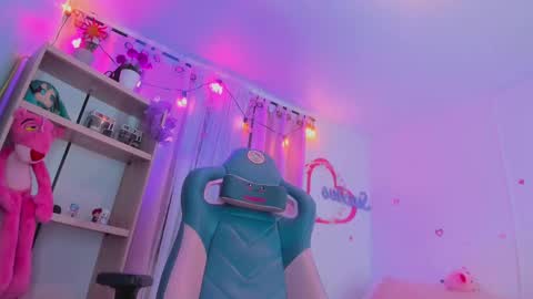 olivia_pretty_ online show from 02/07/25, 01:15