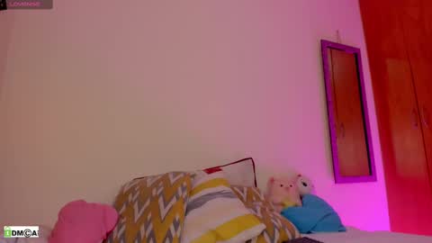 olivia_s19 online show from 03/08/25, 04:45