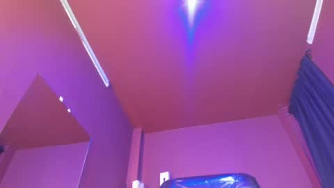 Snapshot of olivia_seex chatting on 12/14/24, 04:20 online show from 12/14/24, 04:20