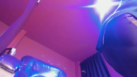 Snapshot of olivia_seex chatting on 02/10/25, 12:50 online show from 02/10/25, 12:50