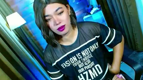 Miss OLIVIA online show from 05/17/26, 06:33