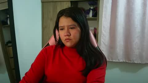 Snapshot of olivia_watson_ chatting on 05/18/26, 12:11 Olivia online show from 05/18/26, 12:11