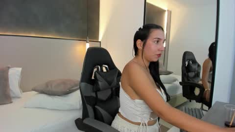 Snapshot of olivia_willoow chatting on 10/23/25, 08:29 olivia_willoow online show from 10/23/25, 08:29