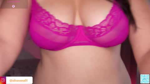 Snapshot of olivia_wiston chatting on 10/29/25, 11:39 Olivia 40 off online show from 10/29/25, 11:39