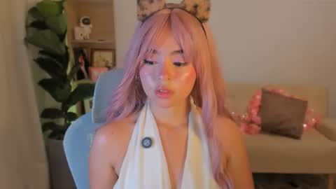 Snapshot of olivia_xd_ chatting on 06/15/26, 05:53 Olivia online show from 06/15/26, 05:53