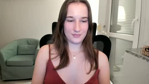 Snapshot of oliviaaa2003 chatting on 12/05/24, 06:00 Oliwiaa2004 online show from 12/05/24, 06:00