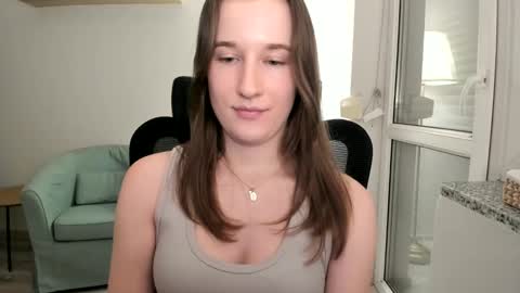 Snapshot of oliviaaa2003 chatting on 12/16/24, 07:32 Oliwiaa2004 online show from 12/16/24, 07:32