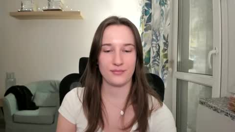 Snapshot of oliviaaa2003 chatting on 01/06/25, 10:15 Oliwiaa2004 online show from 01/06/25, 10:15