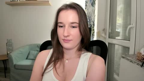 Snapshot of oliviaaa2003 chatting on 01/12/25, 07:53 Oliwiaa2004 online show from 01/12/25, 07:53