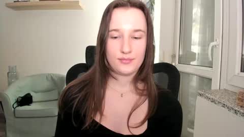 Snapshot of oliviaaa2003 chatting on 01/29/25, 11:14 Oliwiaa2004 online show from 01/29/25, 11:14