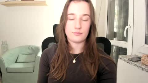 Snapshot of oliviaaa2003 chatting on 02/28/25, 05:26 Oliwiaa2004 online show from 02/28/25, 05:26