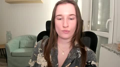 Snapshot of oliviaaa2003 chatting on 03/03/25, 10:42 Oliwiaa2004 online show from 03/03/25, 10:42