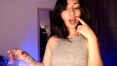 oliviaaa__ online show from 12/18/24, 03:58