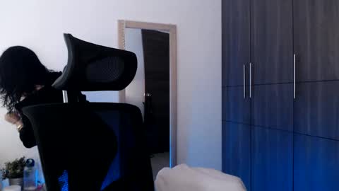 oliviaaa__ online show from 01/03/25, 02:40