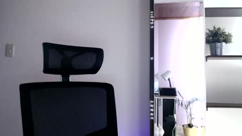 oliviaaa__ online show from 11/01/25, 04:53