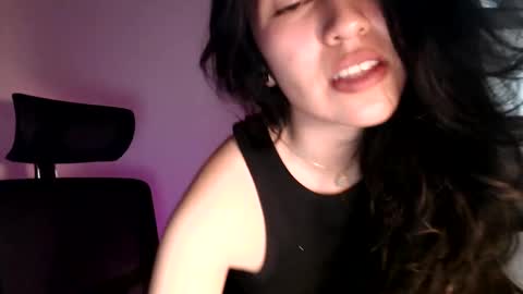 oliviaaa__ online show from 11/14/25, 05:00