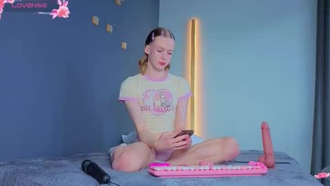 oliviaapink online show from 10/26/25, 10:54