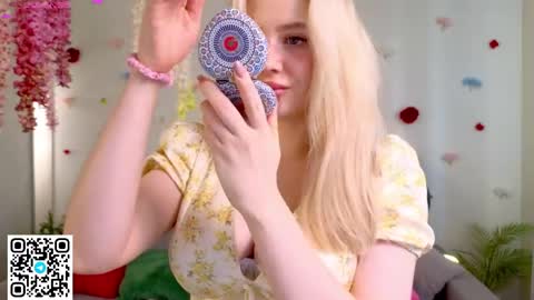 Olivia online show from 04/26/26, 02:31