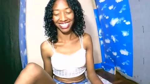 oliviah27 online show from 09/30/25, 07:08