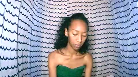 oliviah27 online show from 10/31/25, 11:39