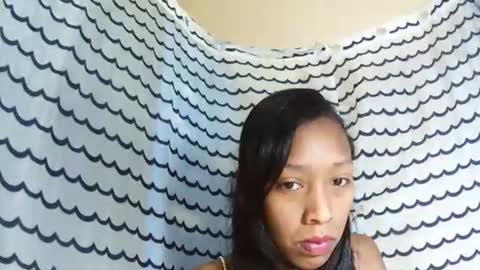 oliviah27 online show from 12/17/25, 12:22